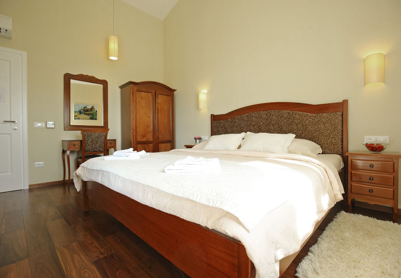 Вилла на Babudri - Villa Babudri near Poreč for 10 people with jacuzzi & spa