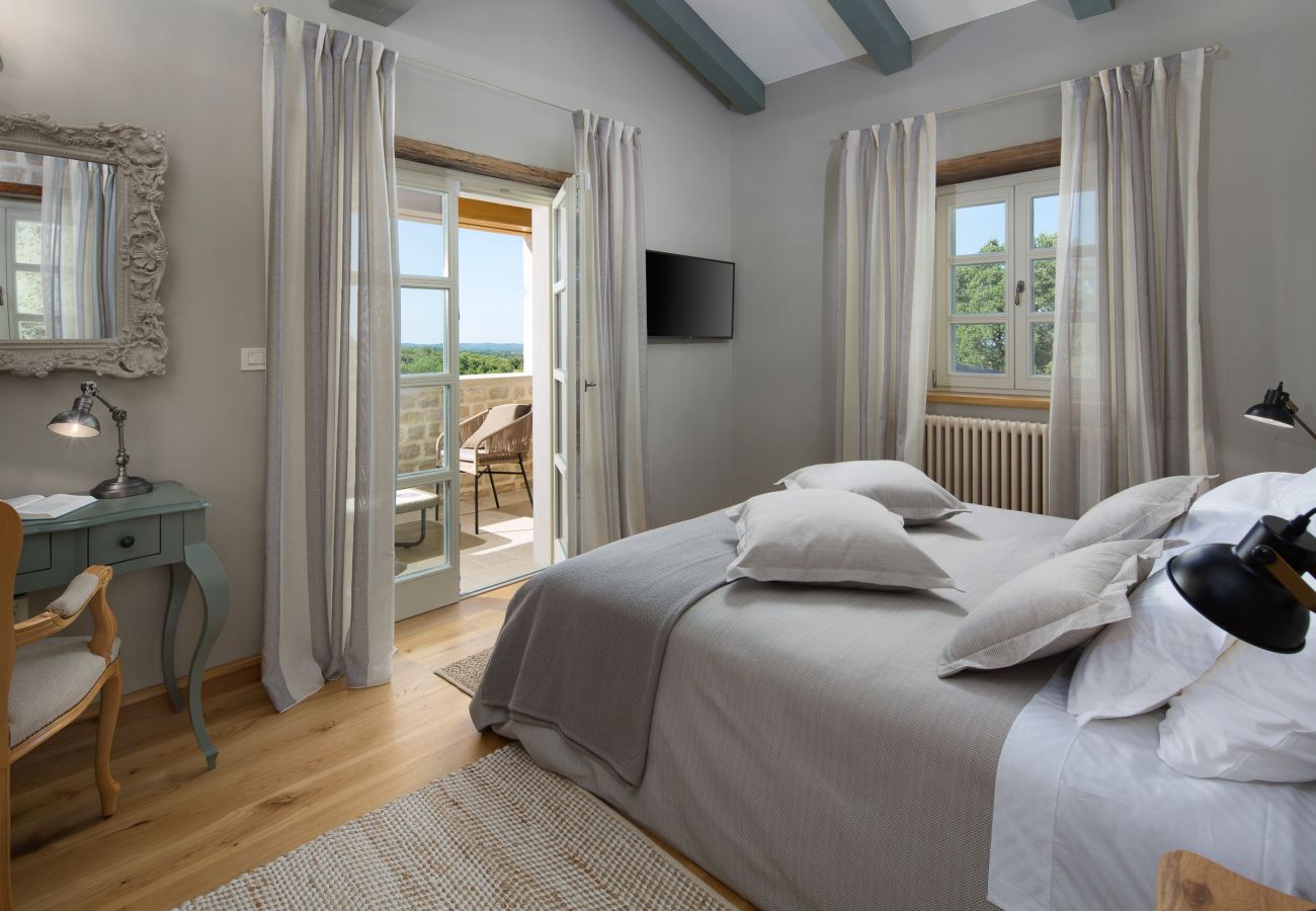 Вилла на Ladici - Villa Nevija u Ladicima for 10 people with sea view & sports complex in Central Istria