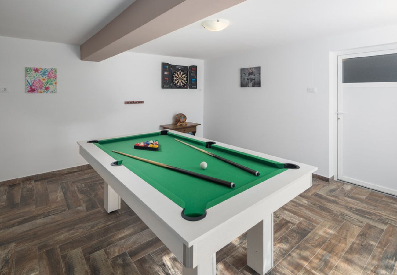 Вилла на Kaštelir - Villa Viktoria near Poreč for 6 people with play room & private pool