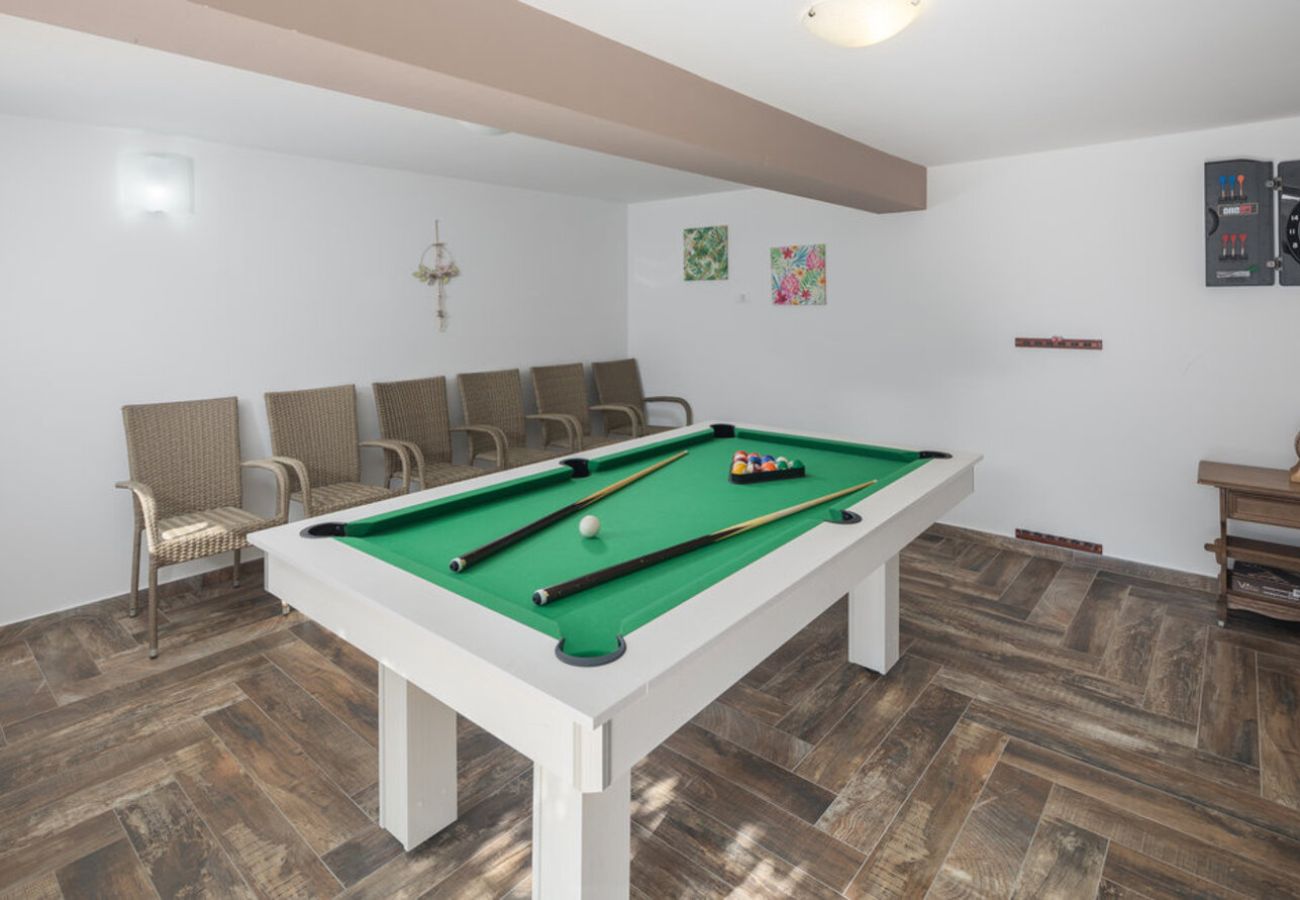 Вилла на Kaštelir - Villa Viktoria near Poreč for 6 people with play room & private pool