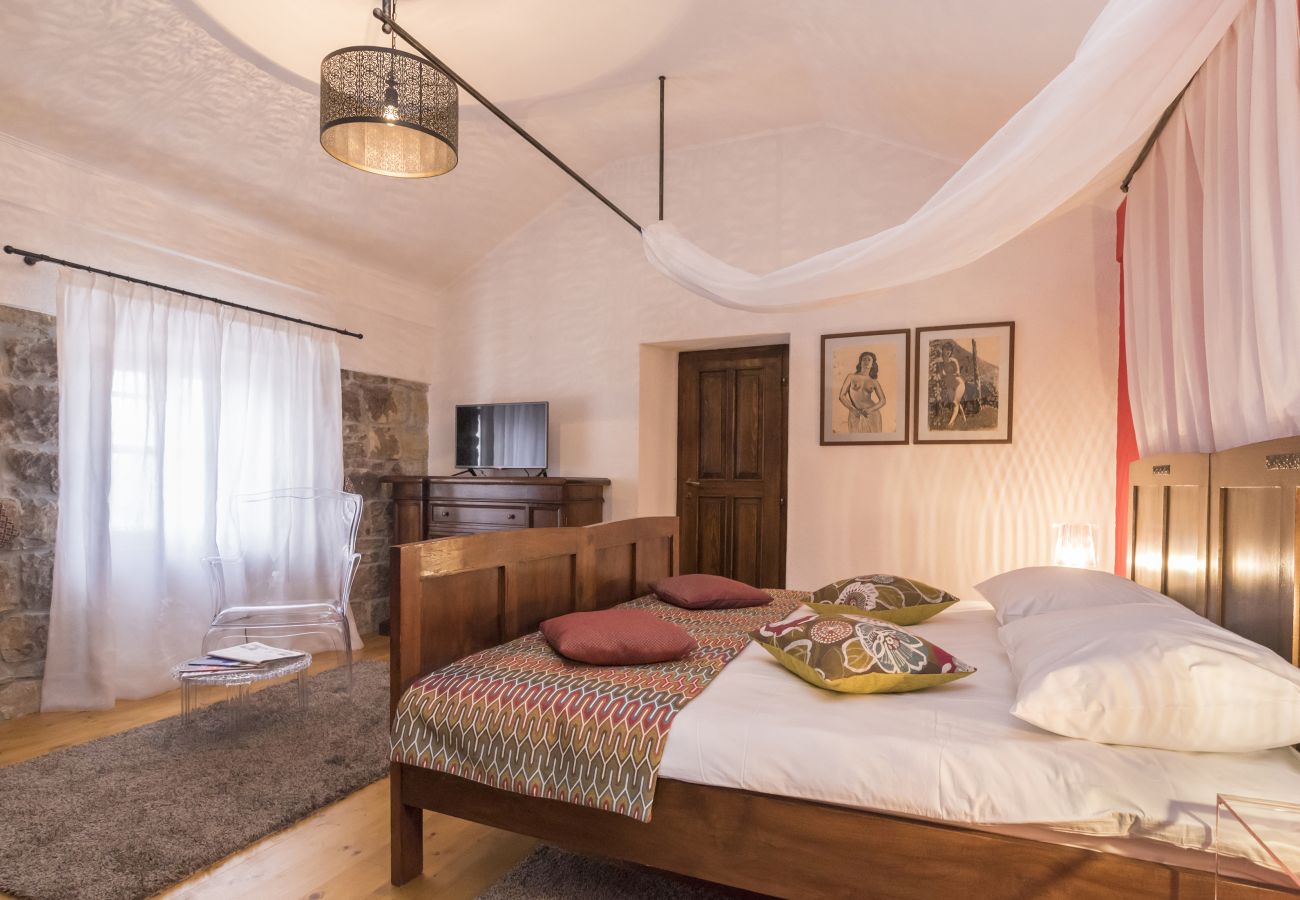 Вилла на Merišce - Residence Monte near Umag for 8+2 people with heated infinity pool & spa