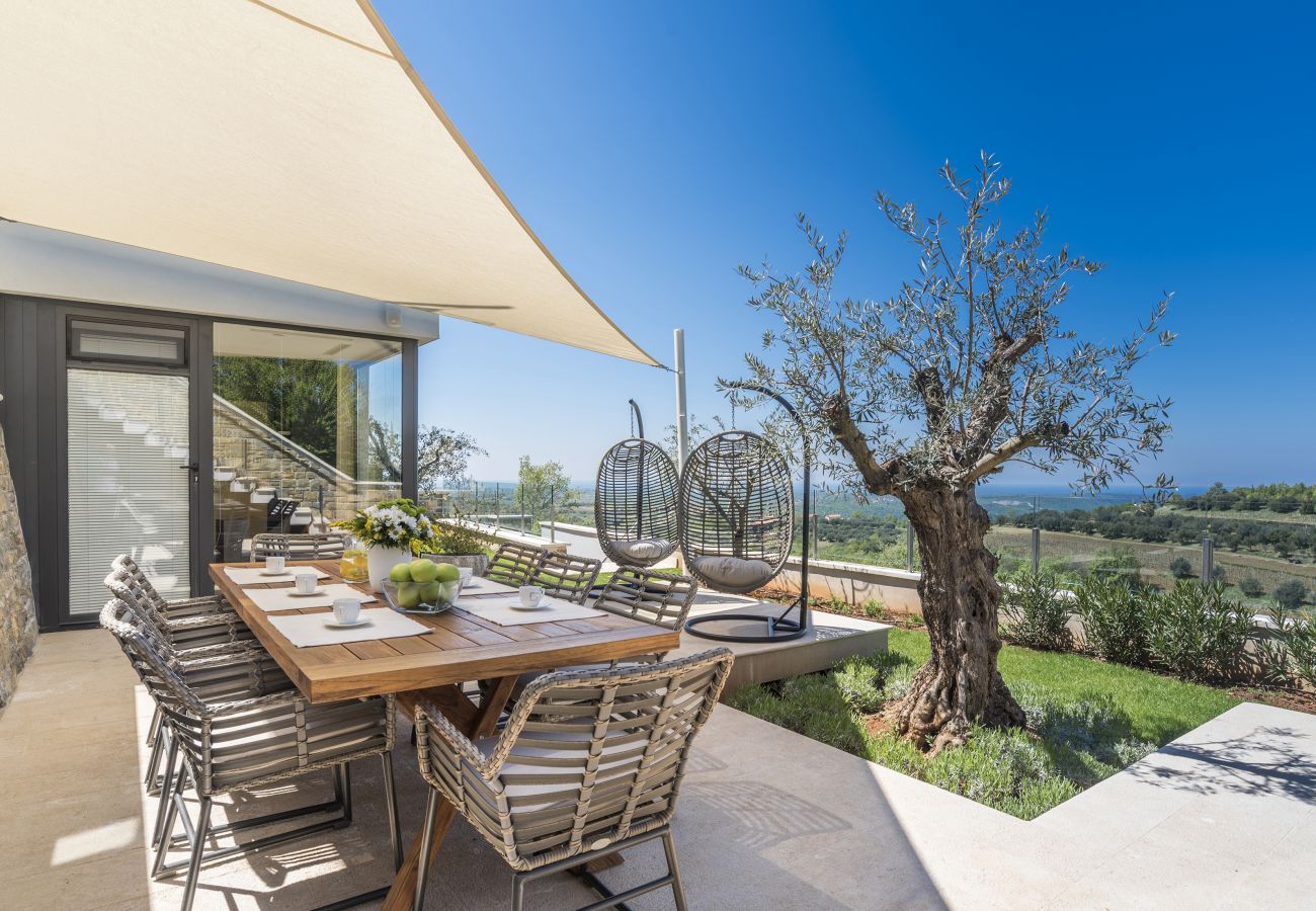 Вилла на Merišce - Residence Monte near Umag for 8+2 people with heated infinity pool & spa