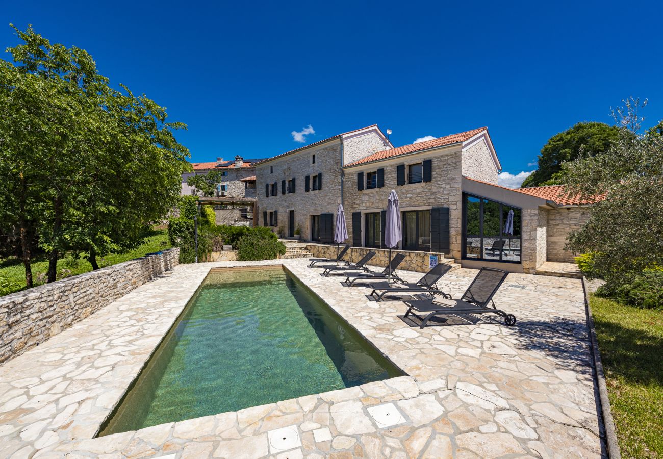 Вилла на Butkovici - Casa 42 pet friendly for 9 people in Central Istria with salt - water pool