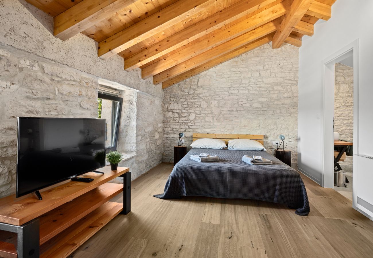 Вилла на Butkovici - Casa 42 pet friendly for 9 people in Central Istria with salt - water pool