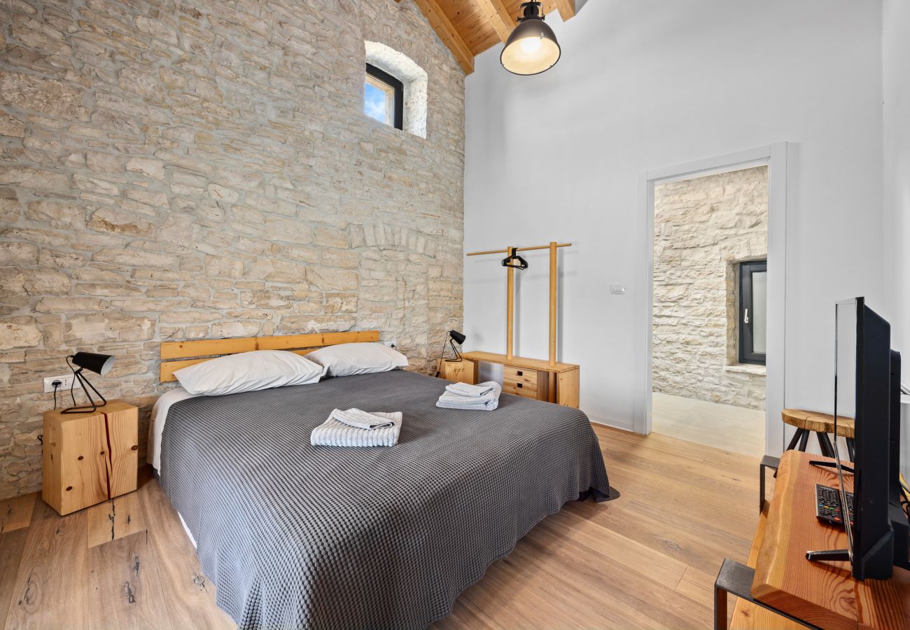 Вилла на Butkovici - Casa 42 pet friendly for 9 people in Central Istria with salt - water pool