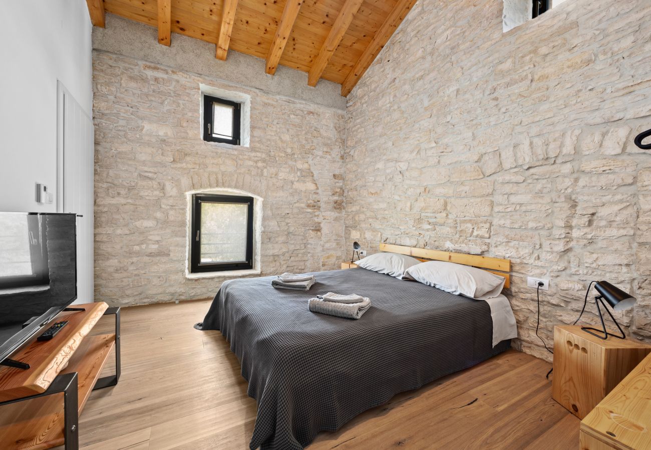 Вилла на Butkovici - Casa 42 pet friendly for 9 people in Central Istria with salt - water pool