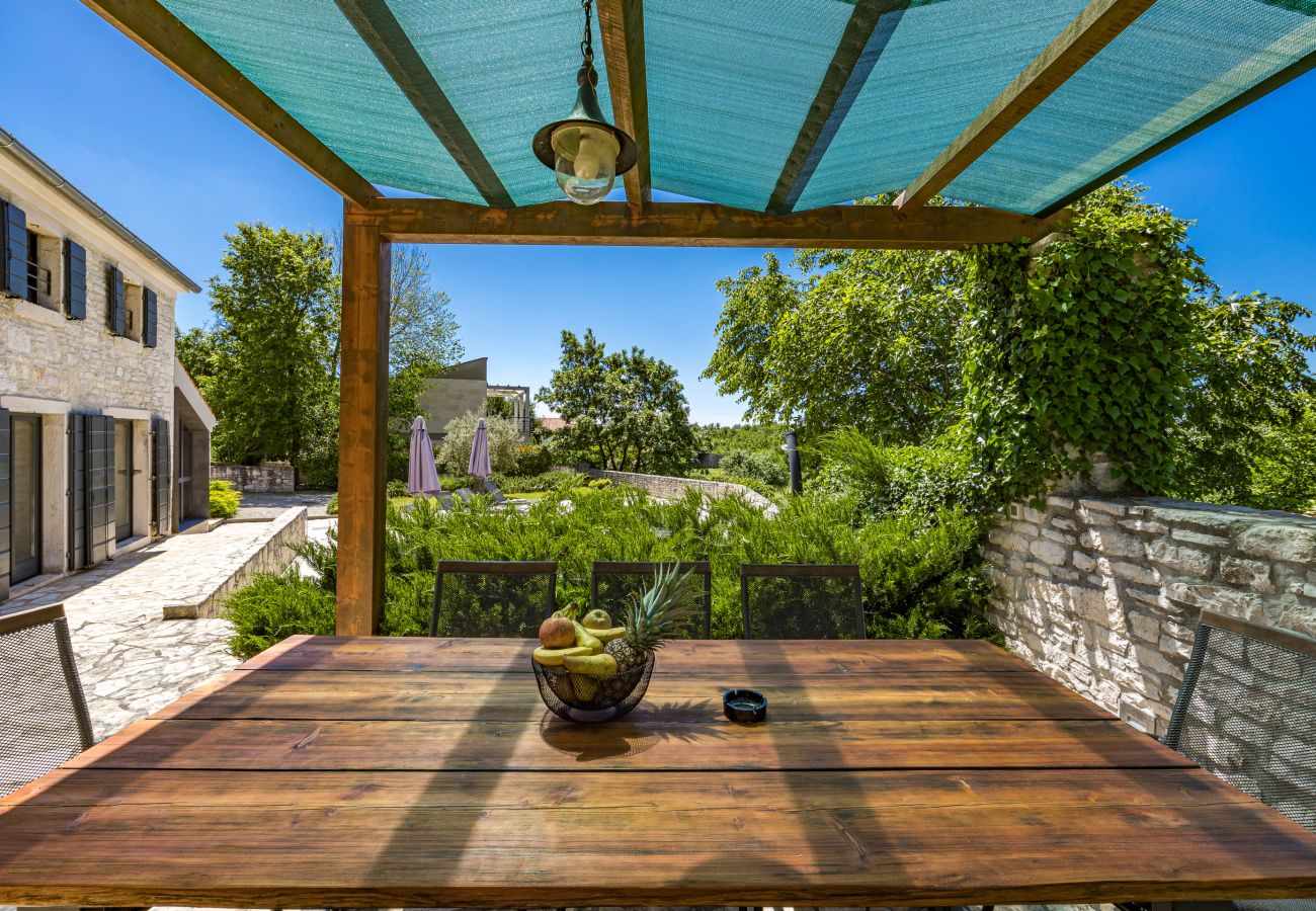 Вилла на Butkovici - Casa 42 pet friendly for 9 people in Central Istria with salt - water pool