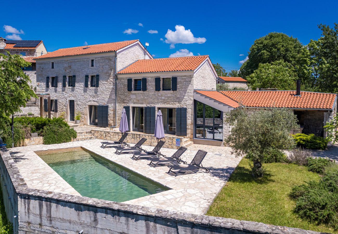 Вилла на Butkovici - Casa 42 pet friendly for 9 people in Central Istria with salt - water pool