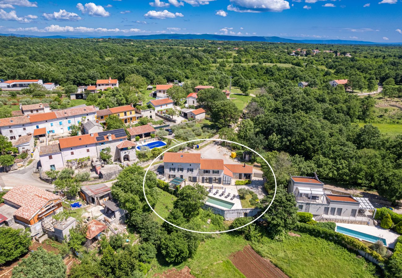 Вилла на Butkovici - Casa 42 pet friendly for 9 people in Central Istria with salt - water pool