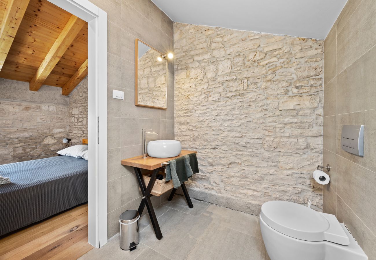 Вилла на Butkovici - Casa 42 pet friendly for 9 people in Central Istria with salt - water pool