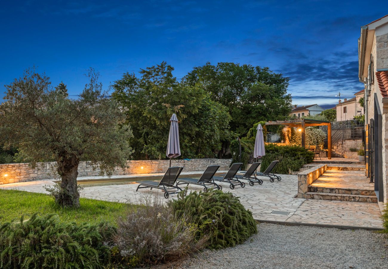 Вилла на Butkovici - Casa 42 pet friendly for 9 people in Central Istria with salt - water pool