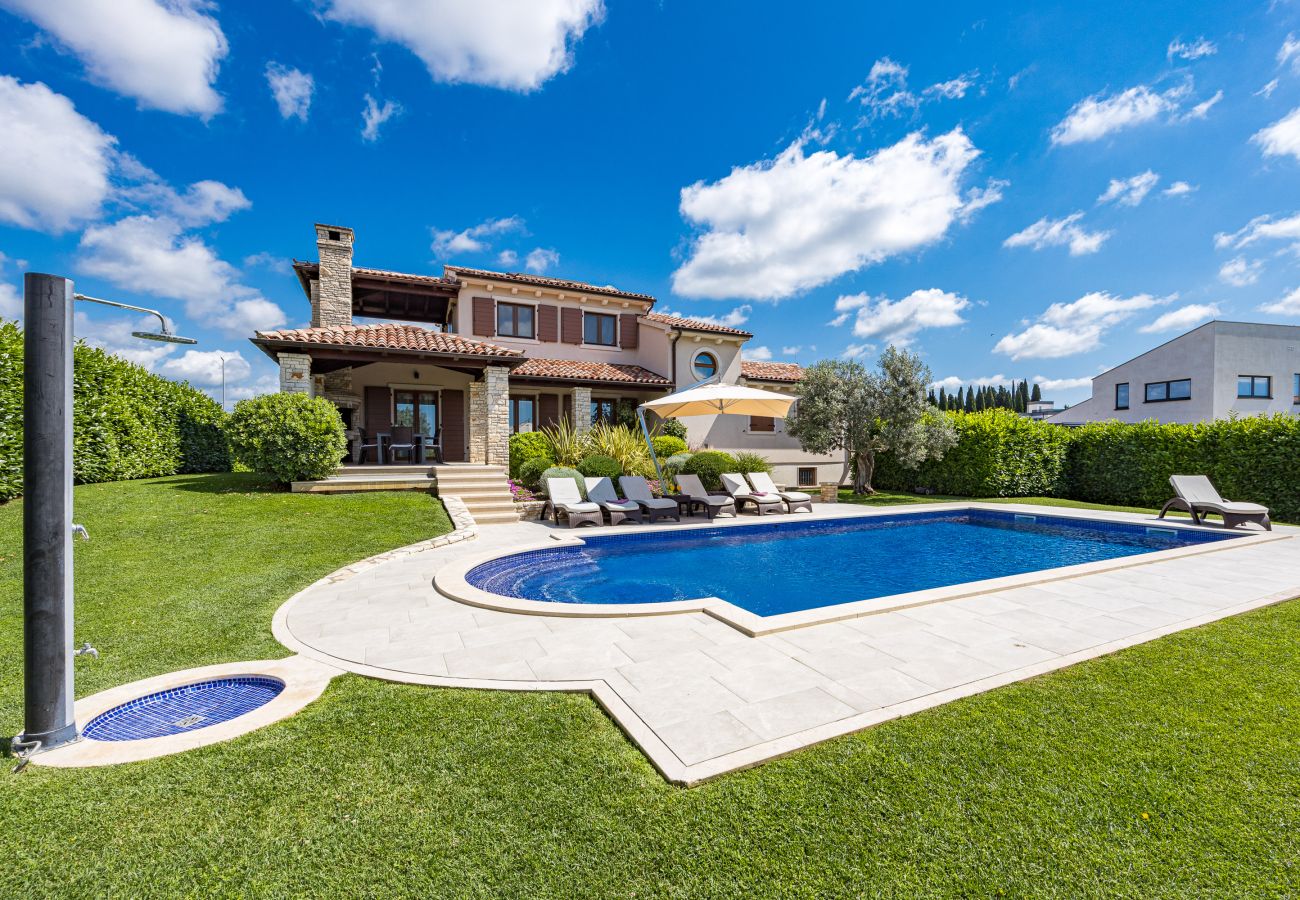 Вилла на Galižana - Villa De Flora with salt water pool & sea view near Fažana