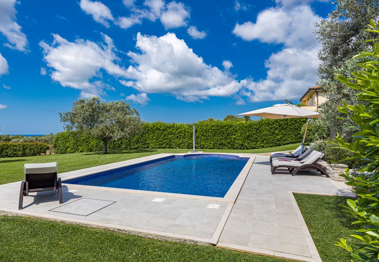 Вилла на Galižana - Villa De Flora with salt water pool & sea view near Fažana