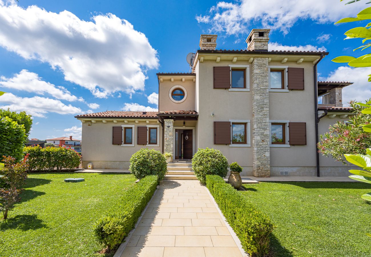 Вилла на Galižana - Villa De Flora with salt water pool & sea view near Fažana