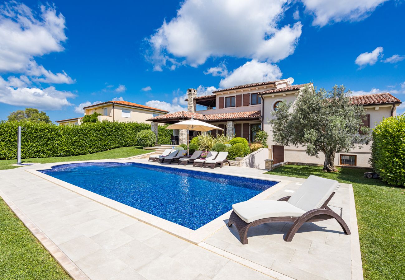 Вилла на Galižana - Villa De Flora with salt water pool & sea view near Fažana