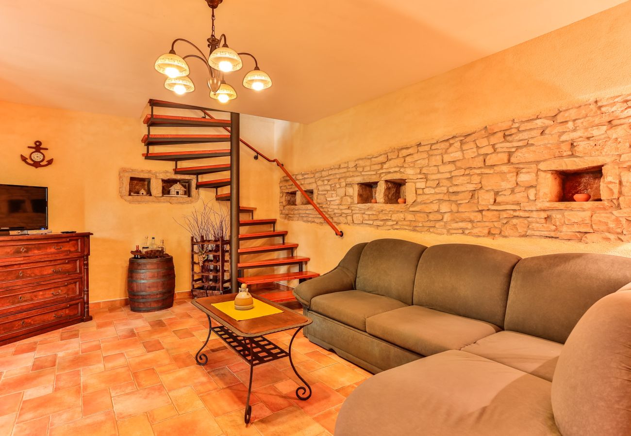 Вилла на Sveti Kirin - House Edera in Central Istria for 6 people with large garden and salt - water private pool