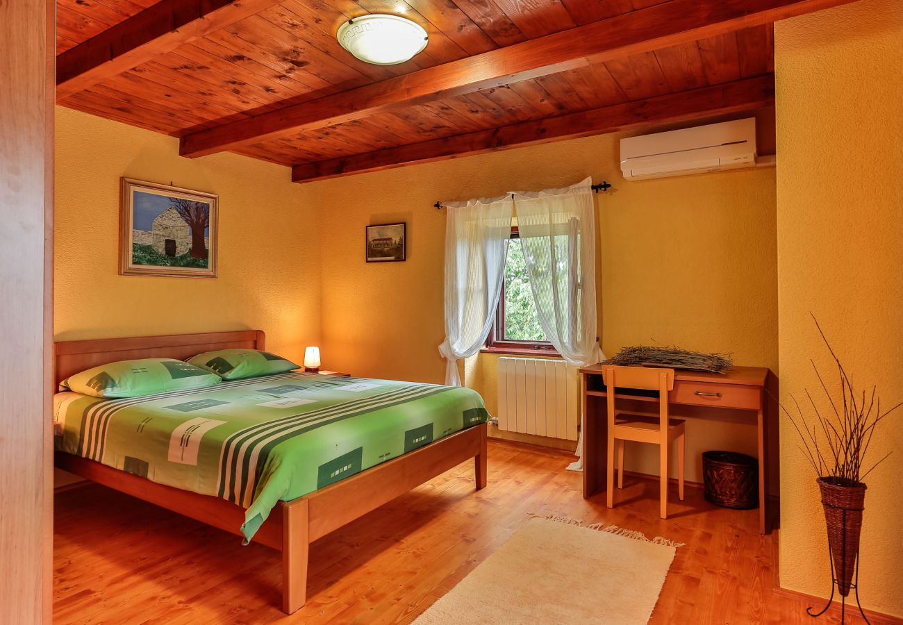 Вилла на Sveti Kirin - House Edera in Central Istria for 6 people with large garden and salt - water private pool