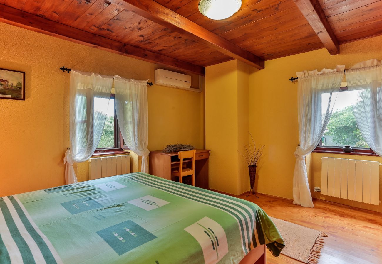 Вилла на Sveti Kirin - House Edera in Central Istria for 6 people with large garden and salt - water private pool