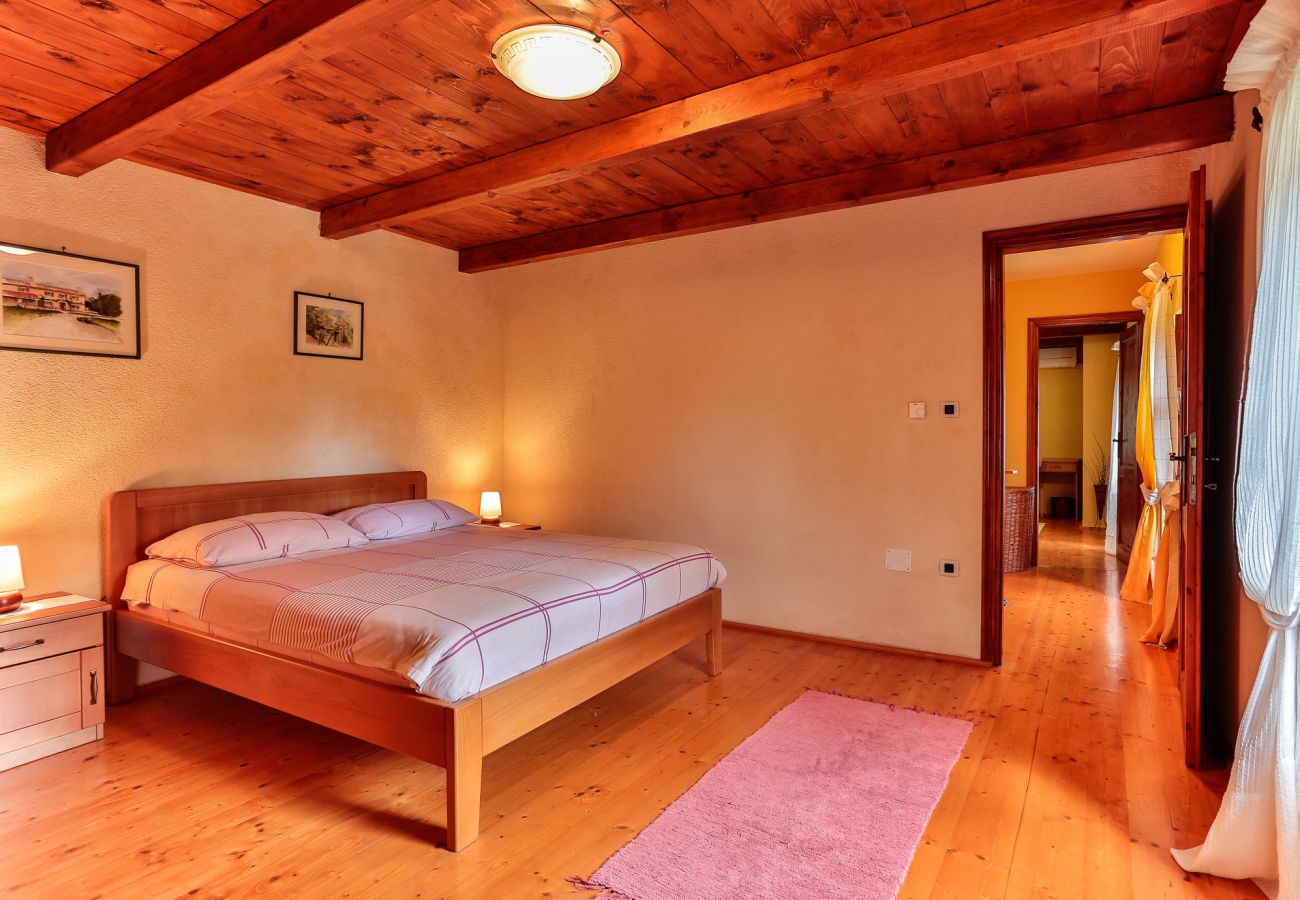 Вилла на Sveti Kirin - House Edera in Central Istria for 6 people with large garden and salt - water private pool