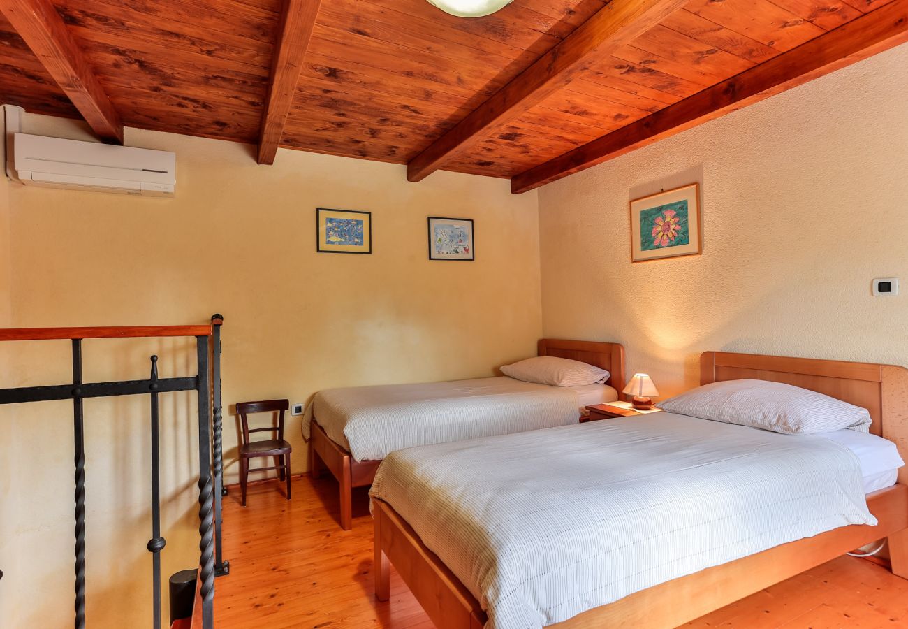 Вилла на Sveti Kirin - House Edera in Central Istria for 6 people with large garden and salt - water private pool