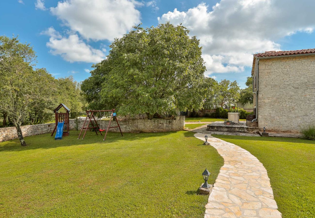 Вилла на Sveti Kirin - House Edera in Central Istria for 6 people with large garden and salt - water private pool