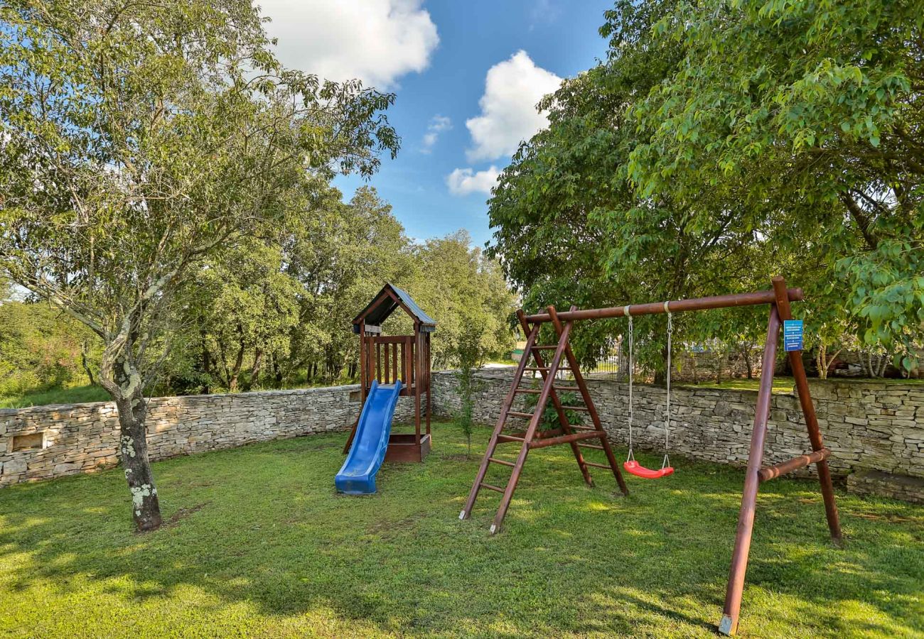 Вилла на Sveti Kirin - House Edera in Central Istria for 6 people with large garden and salt - water private pool