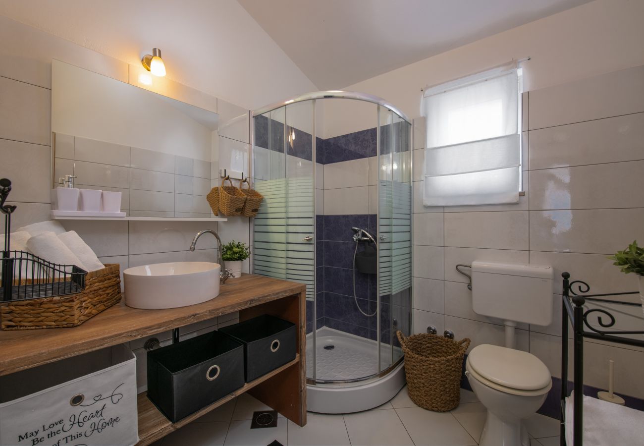 Вилла на Krnica - Villa Laura Krnica near Pula for 8 people - pet friendly with children playground