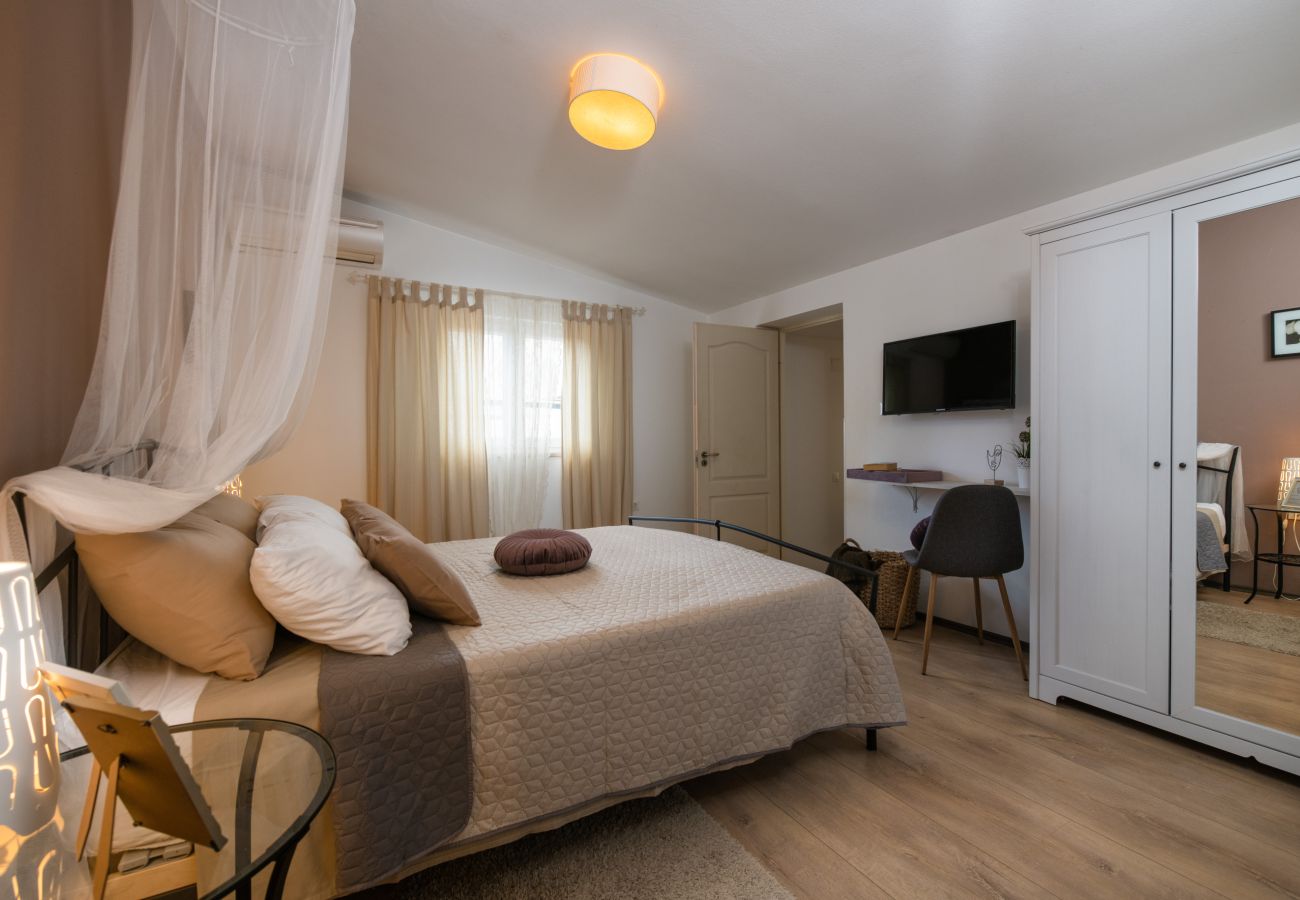 Вилла на Krnica - Villa Laura Krnica near Pula for 8 people - pet friendly with children playground