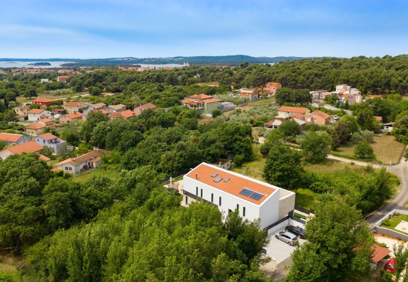 Вилла на Ližnjan - Luxury Villa Atria near Pula for 10 people with children playground & heated pool