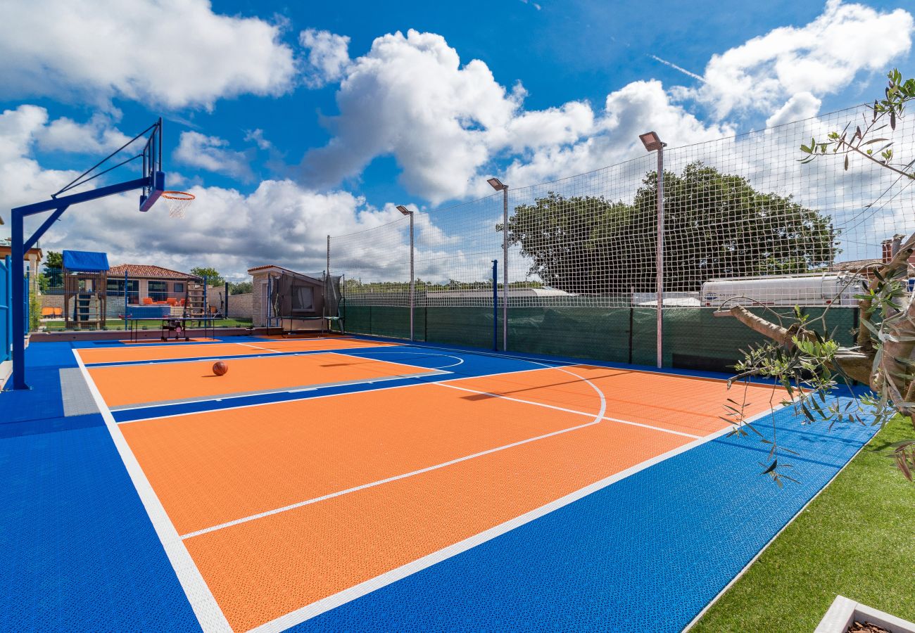 Вилла на Ližnjan - Villa Istra Kamen for kids & families near Pula for 18 people with sport activities, wellness & 67 m2 heated private pool