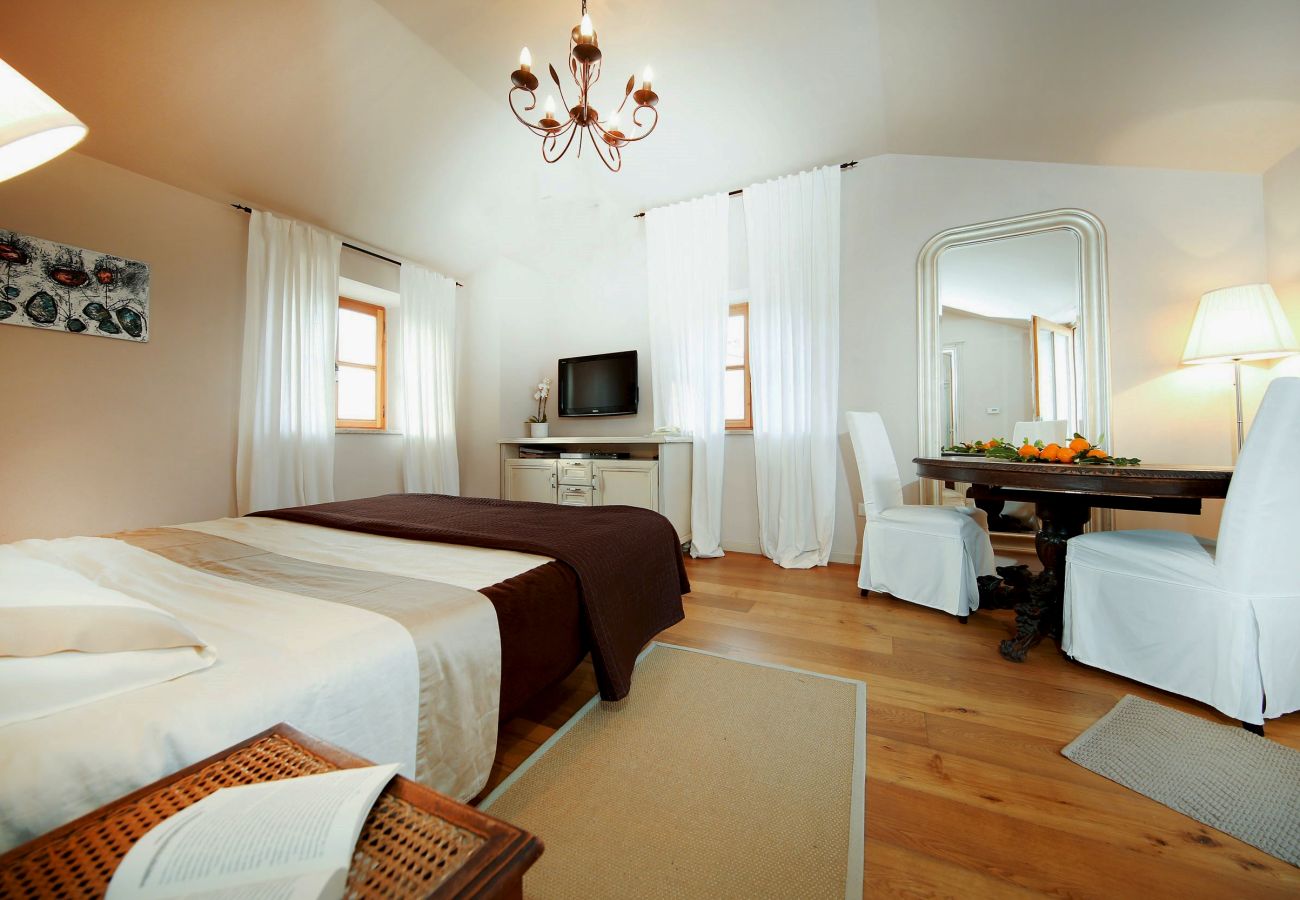 Вилла на Kaldir - Villa Benvenuti near Motovun for 8 people - pet friendly with salt - water pool