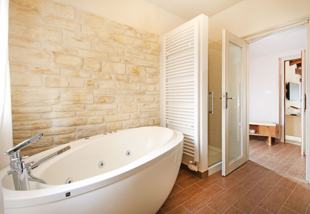 Вилла на Kaldir - Villa Benvenuti near Motovun for 8 people - pet friendly with salt - water pool