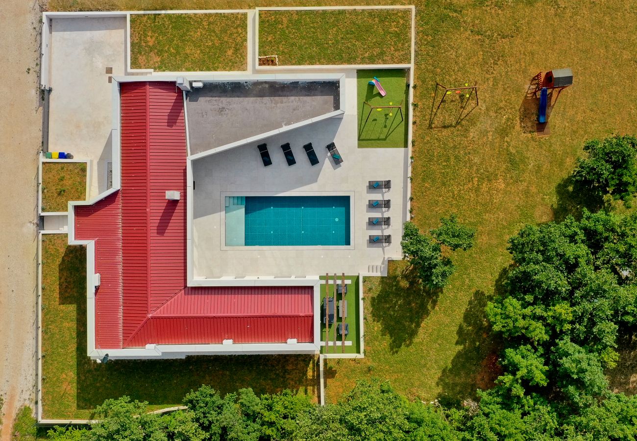 Вилла на Želiski - Villa Bateli for 8 people in Central Istria with children playground and salt-water private pool