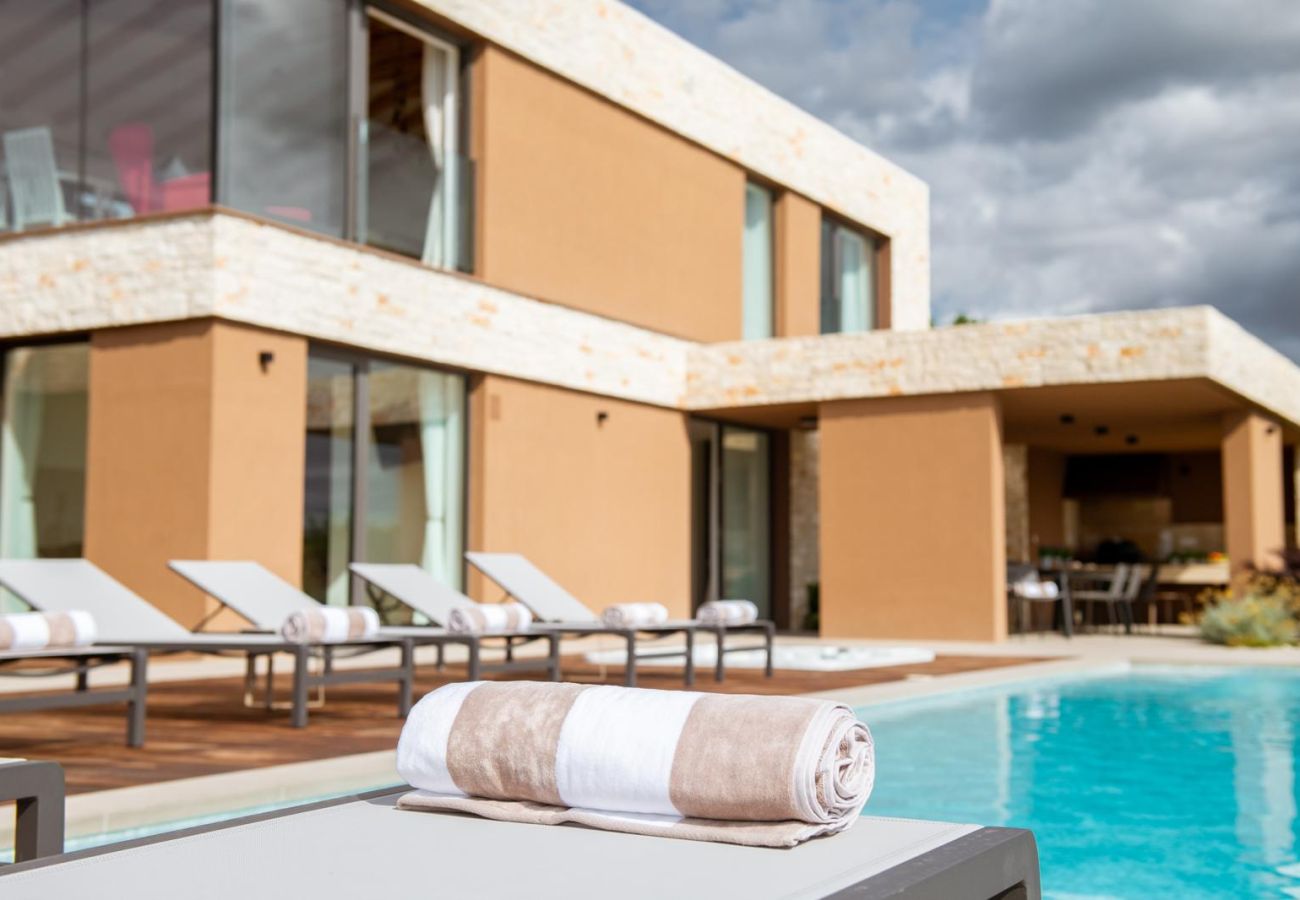 Вилла на Brtonigla - Villa Sanpadeo for kids & families in Central Istria with jacuzzi, sauna & sea view