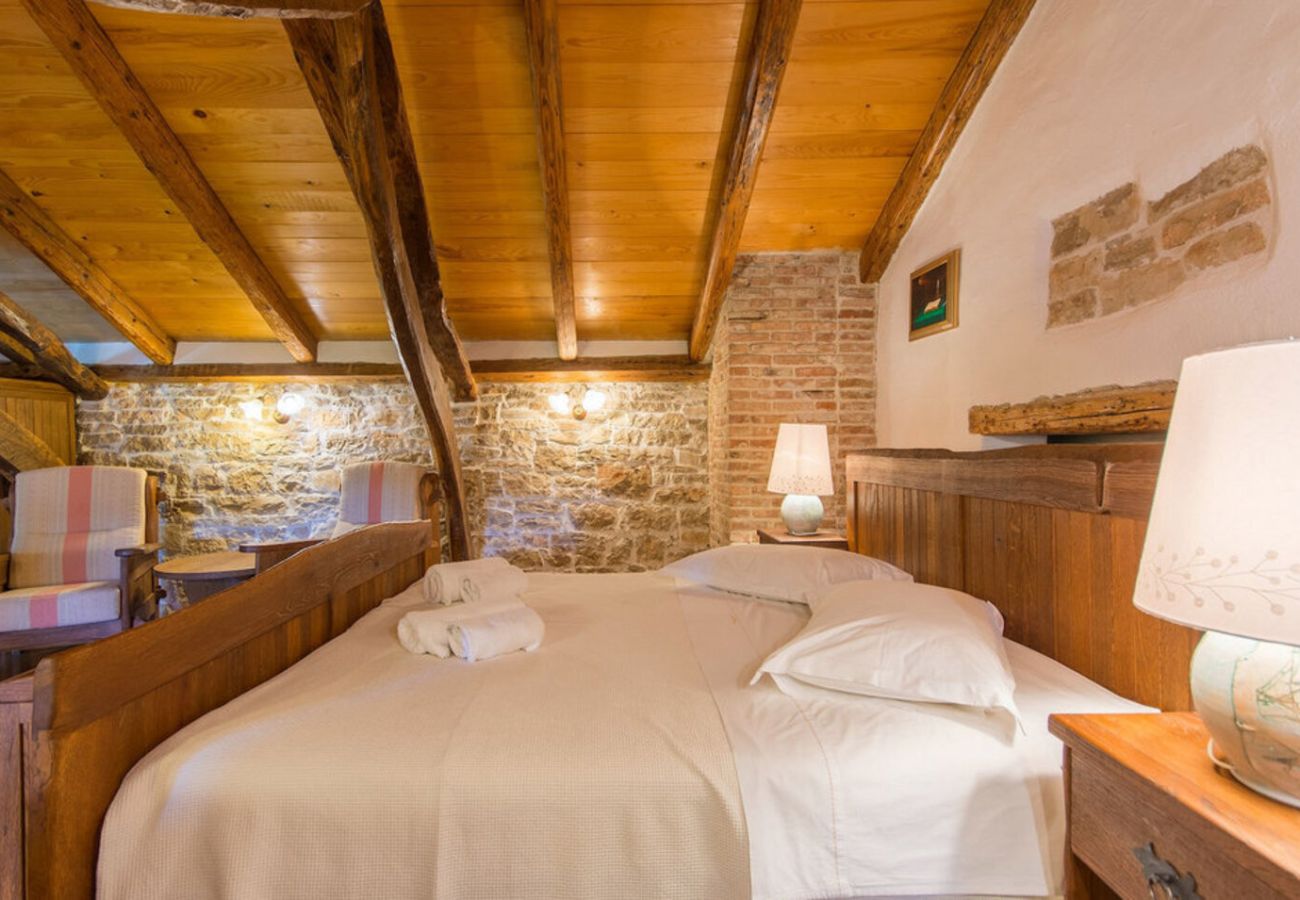 Вилла на Mrgani - Villa Captain Morgan for 8 people in Central Istria - pet friendly with private pool