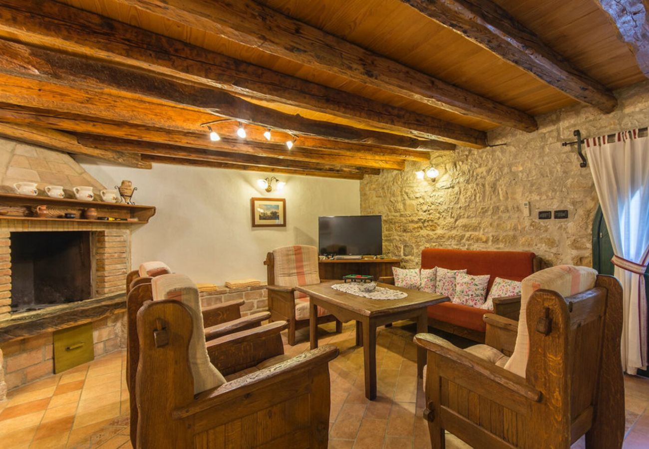 Вилла на Mrgani - Villa Captain Morgan for 8 people in Central Istria - pet friendly with private pool