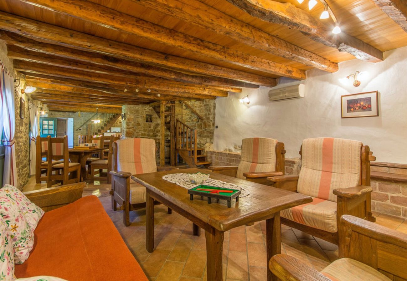 Вилла на Mrgani - Villa Captain Morgan for 8 people in Central Istria - pet friendly with private pool