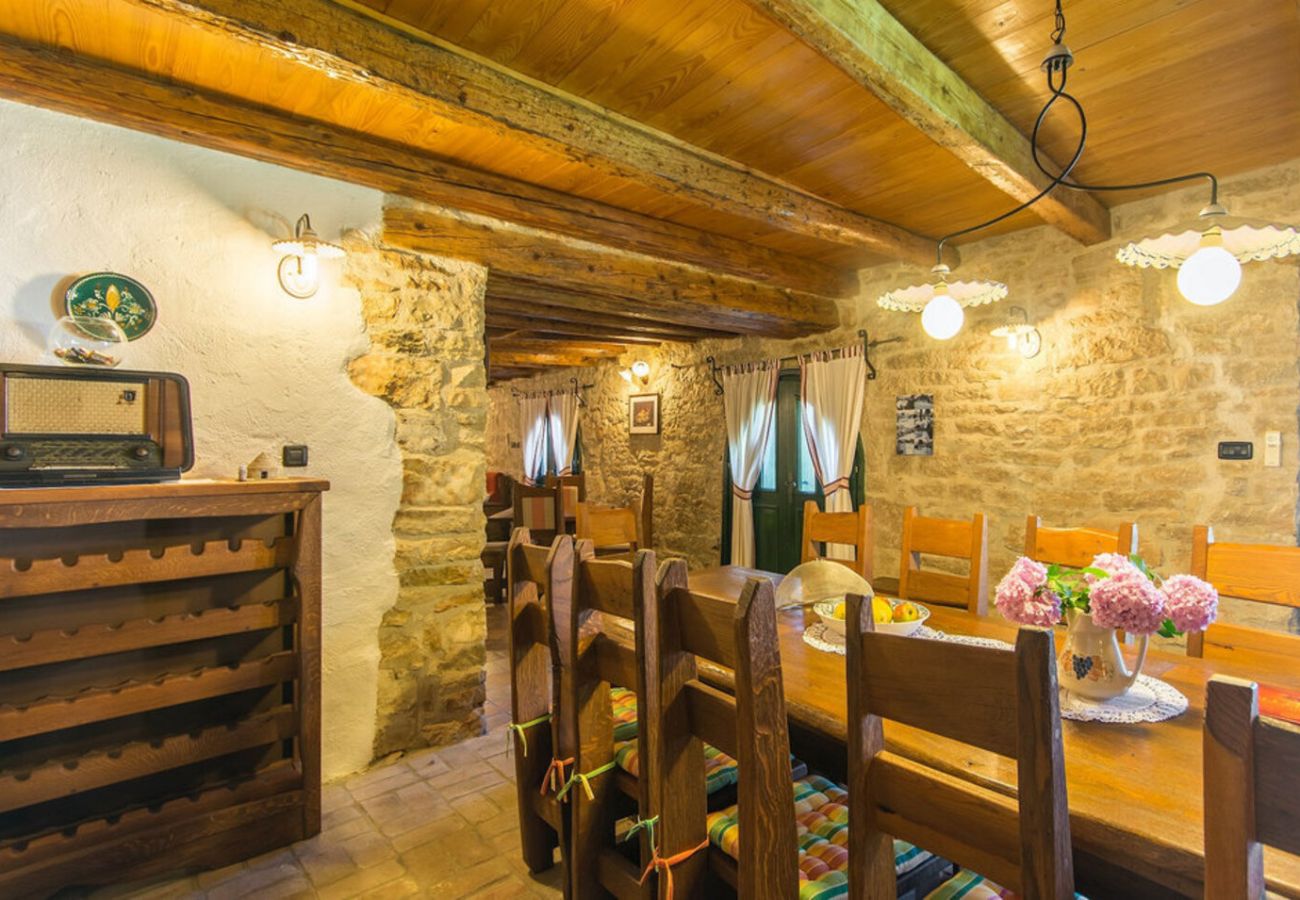 Вилла на Mrgani - Villa Captain Morgan for 8 people in Central Istria - pet friendly with private pool