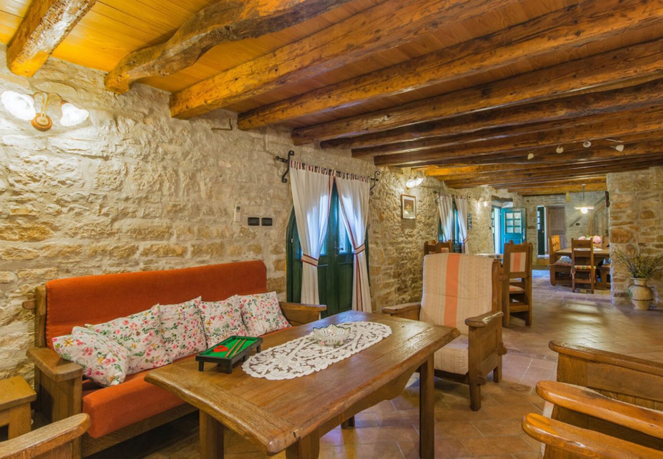 Вилла на Mrgani - Villa Captain Morgan for 8 people in Central Istria - pet friendly with private pool