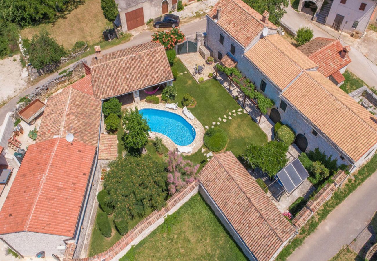 Вилла на Mrgani - Villa Captain Morgan for 8 people in Central Istria - pet friendly with private pool