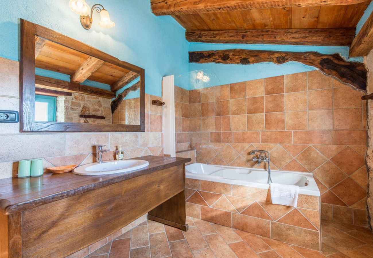 Вилла на Vižinada - Villa Giselle in Central Istria for 8 people with large garden & private pool - pet friendly