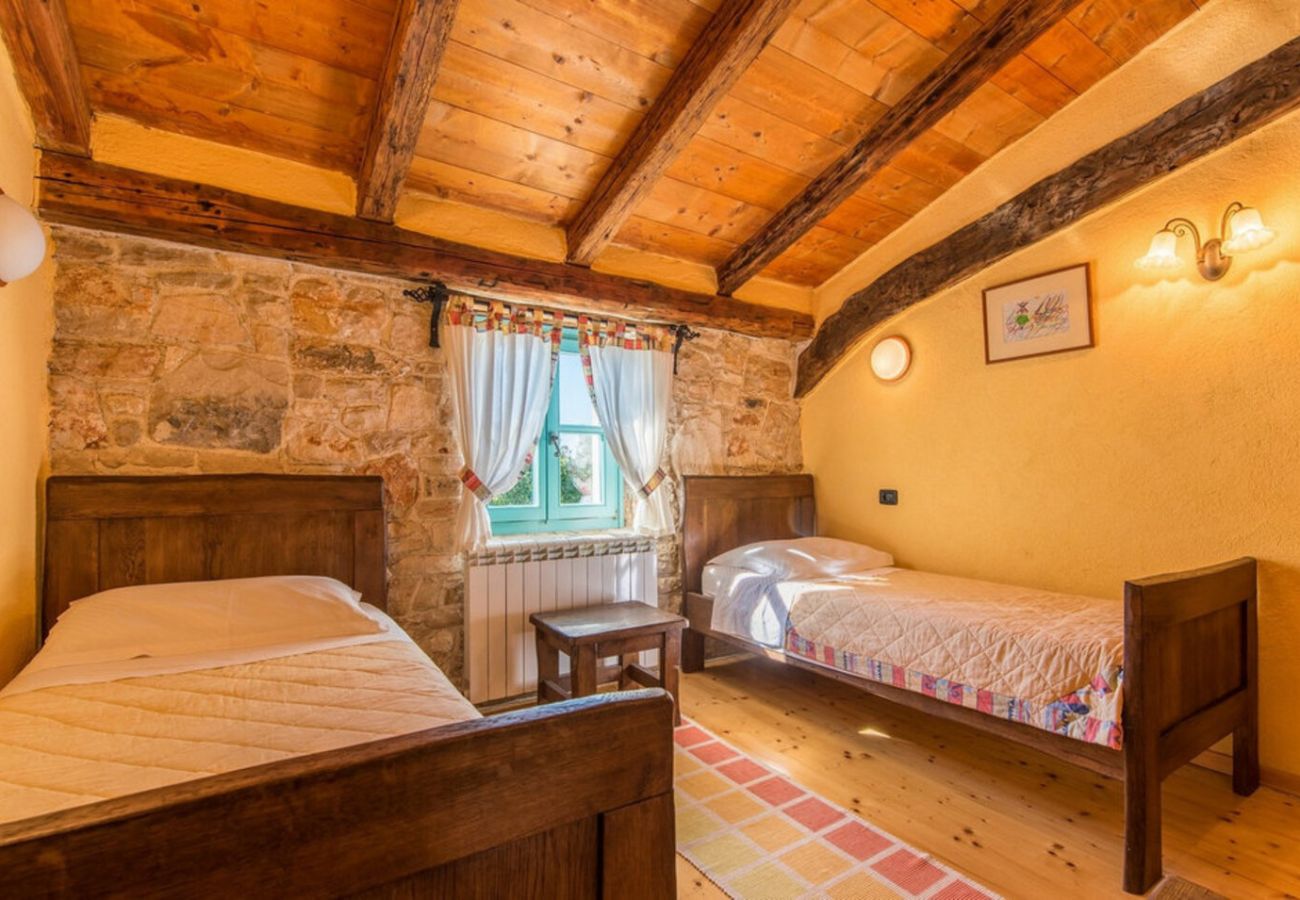 Вилла на Vižinada - Villa Giselle in Central Istria for 8 people with large garden & private pool - pet friendly