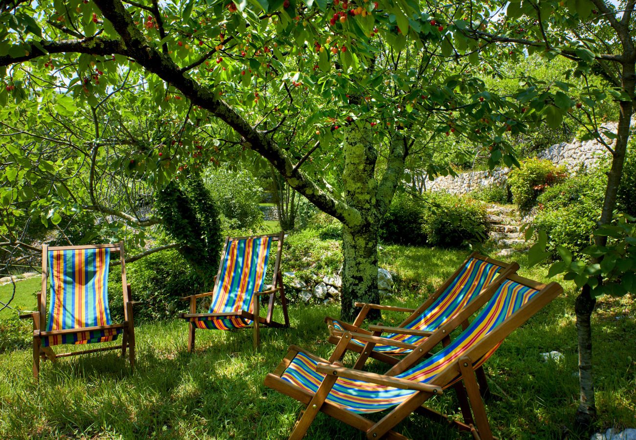 Вилла на Mošcenicka Draga - Villa Eugenia for 8 people with private pool & large garden only 3 km from the beach