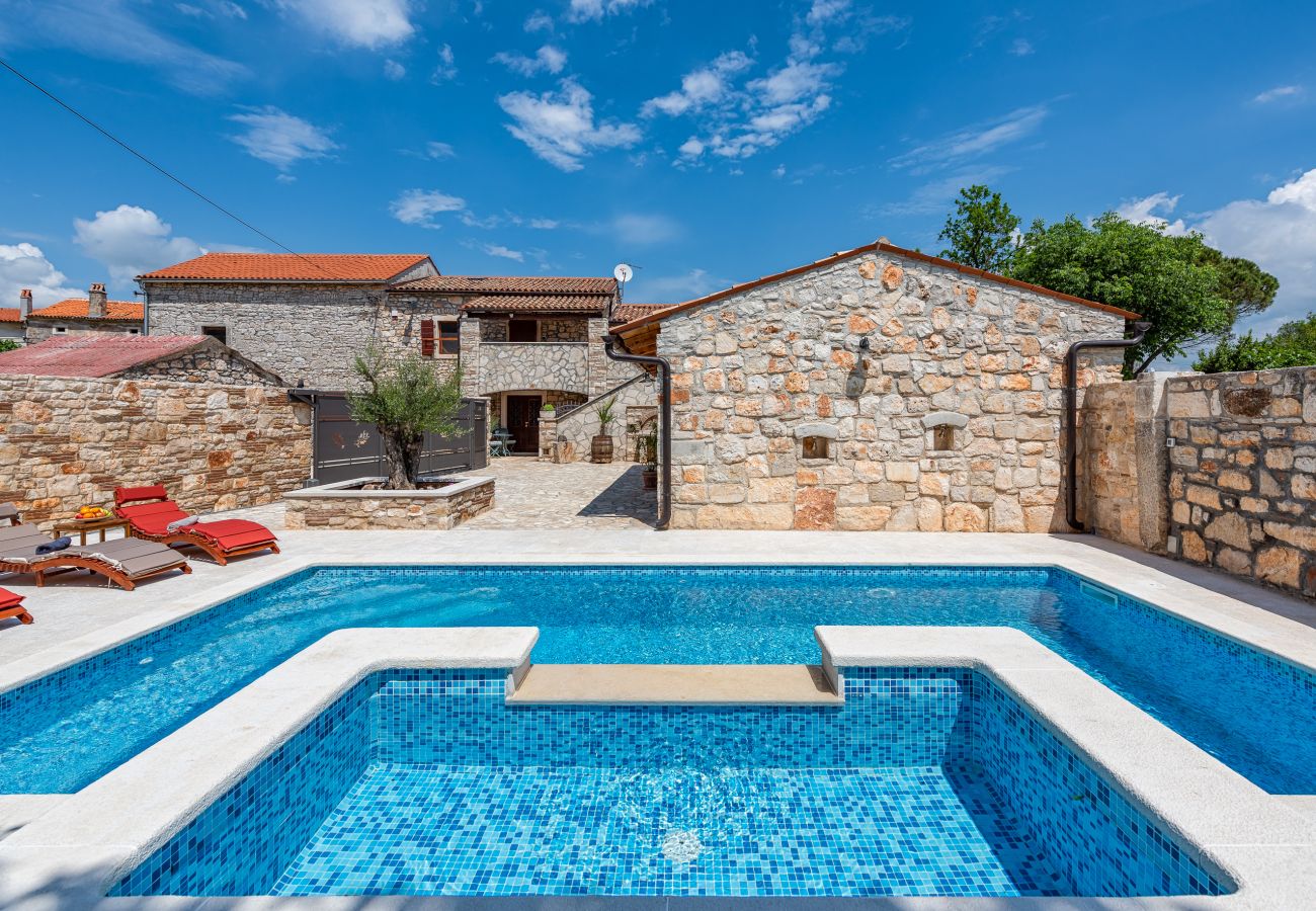 Вилла на Marcana - Villa Cassa di Roccia for 8 people in Central Istria - pet friendly with heated pool