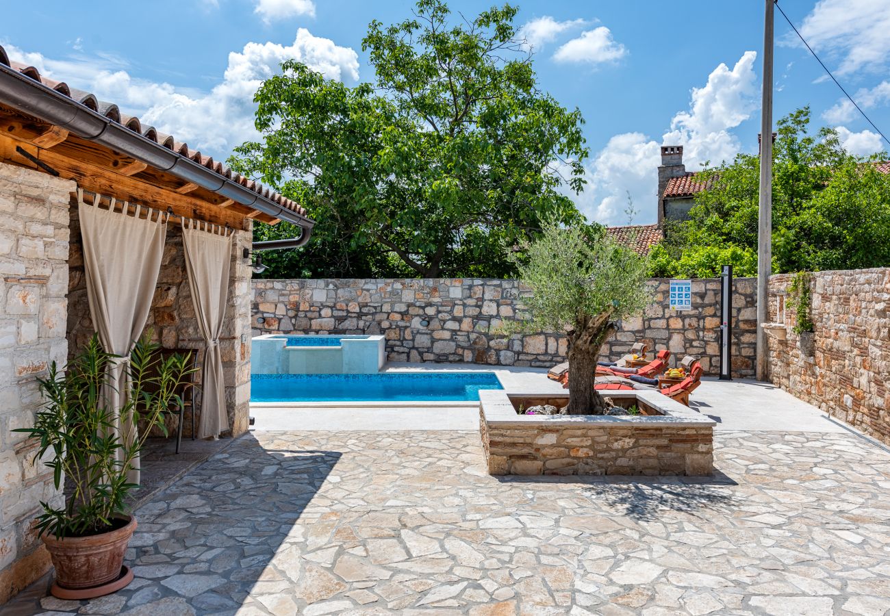 Вилла на Marcana - Villa Cassa di Roccia for 8 people in Central Istria - pet friendly with heated pool