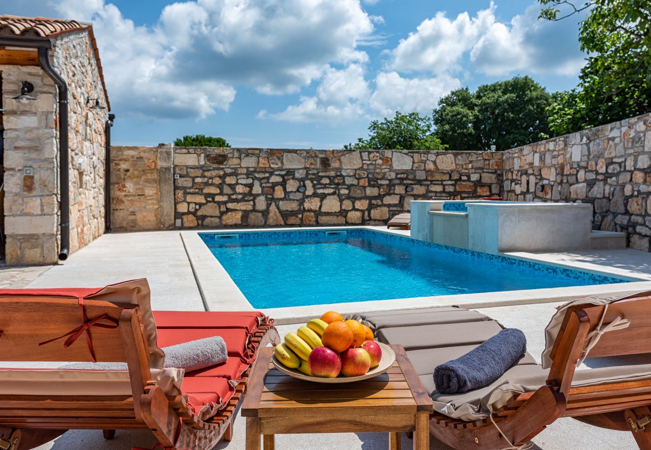 Вилла на Marcana - Villa Cassa di Roccia for 8 people in Central Istria - pet friendly with heated pool