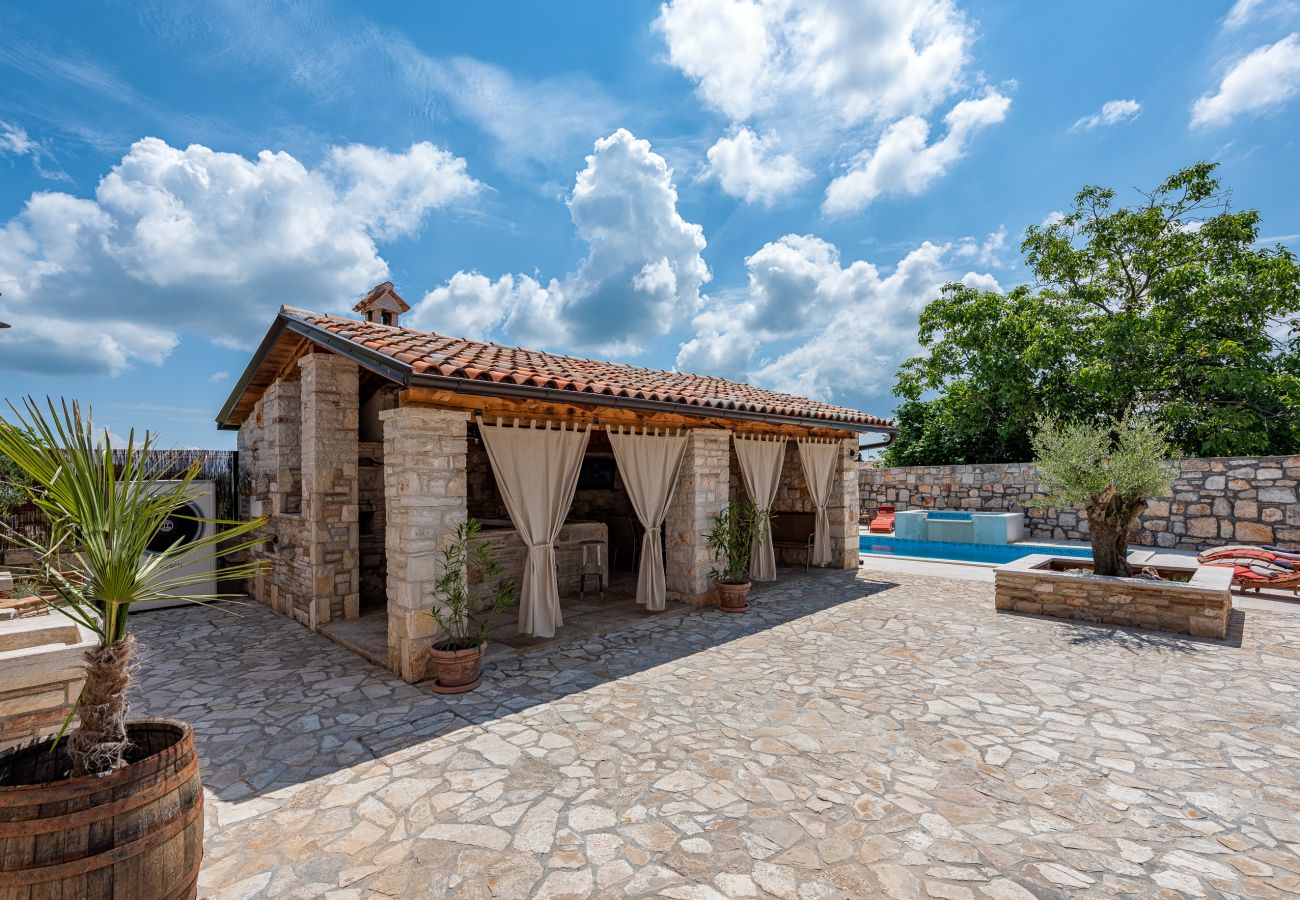 Вилла на Marcana - Villa Cassa di Roccia for 8 people in Central Istria - pet friendly with heated pool