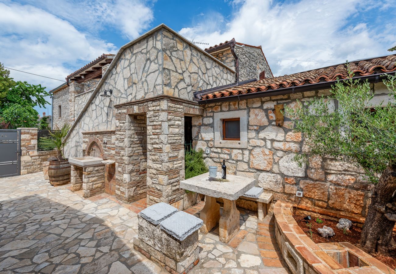 Вилла на Marcana - Villa Cassa di Roccia for 8 people in Central Istria - pet friendly with heated pool