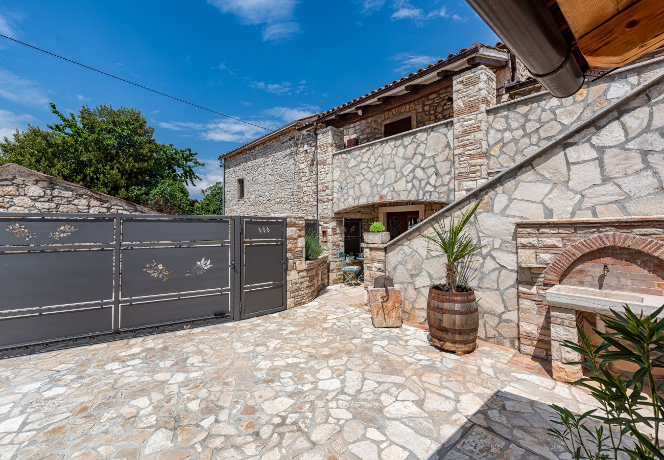 Вилла на Marcana - Villa Cassa di Roccia for 8 people in Central Istria - pet friendly with heated pool