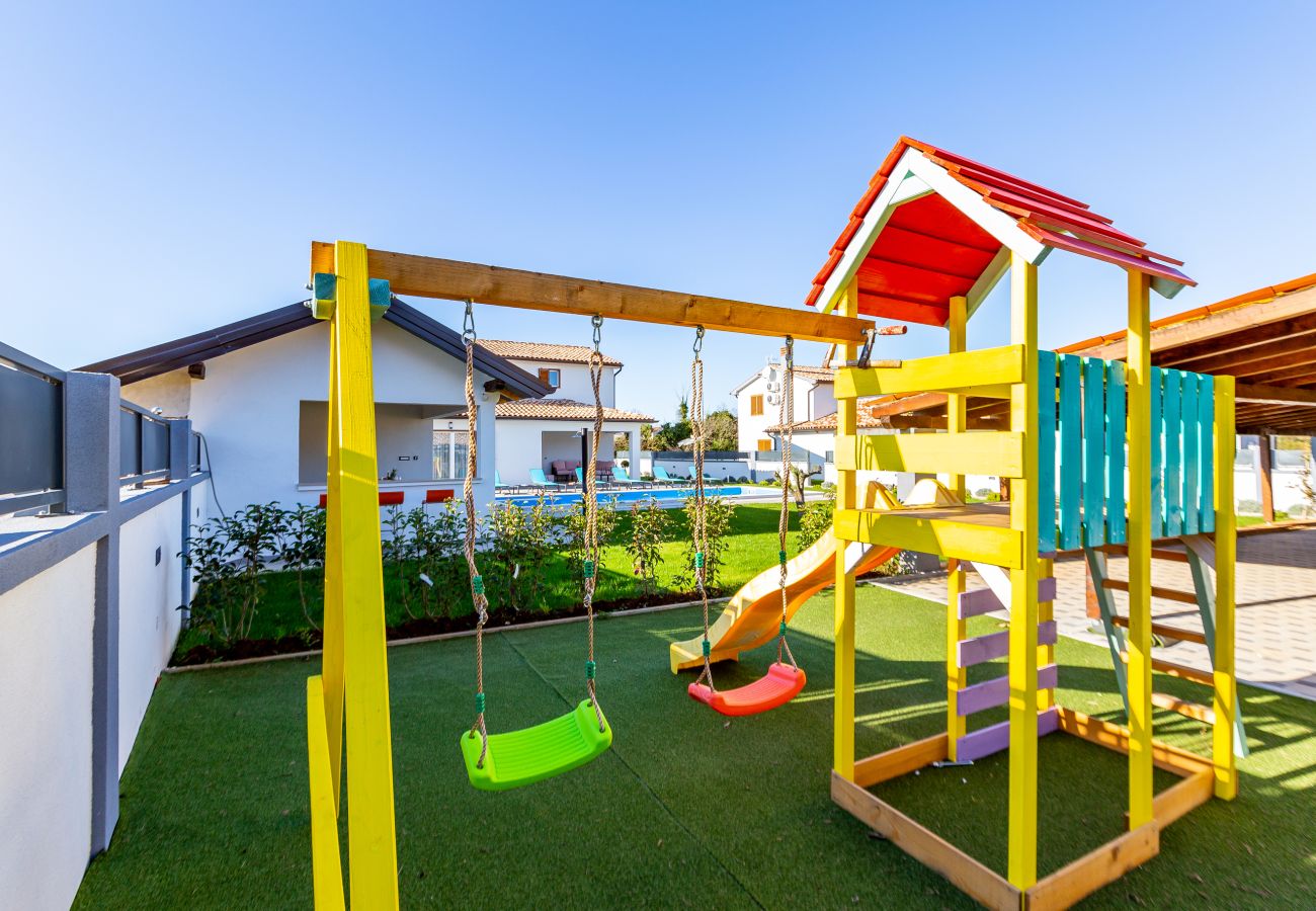 Вилла на Šišan - Villa Alba Bianca near Pula for 6 people with children playground and jacuzzi